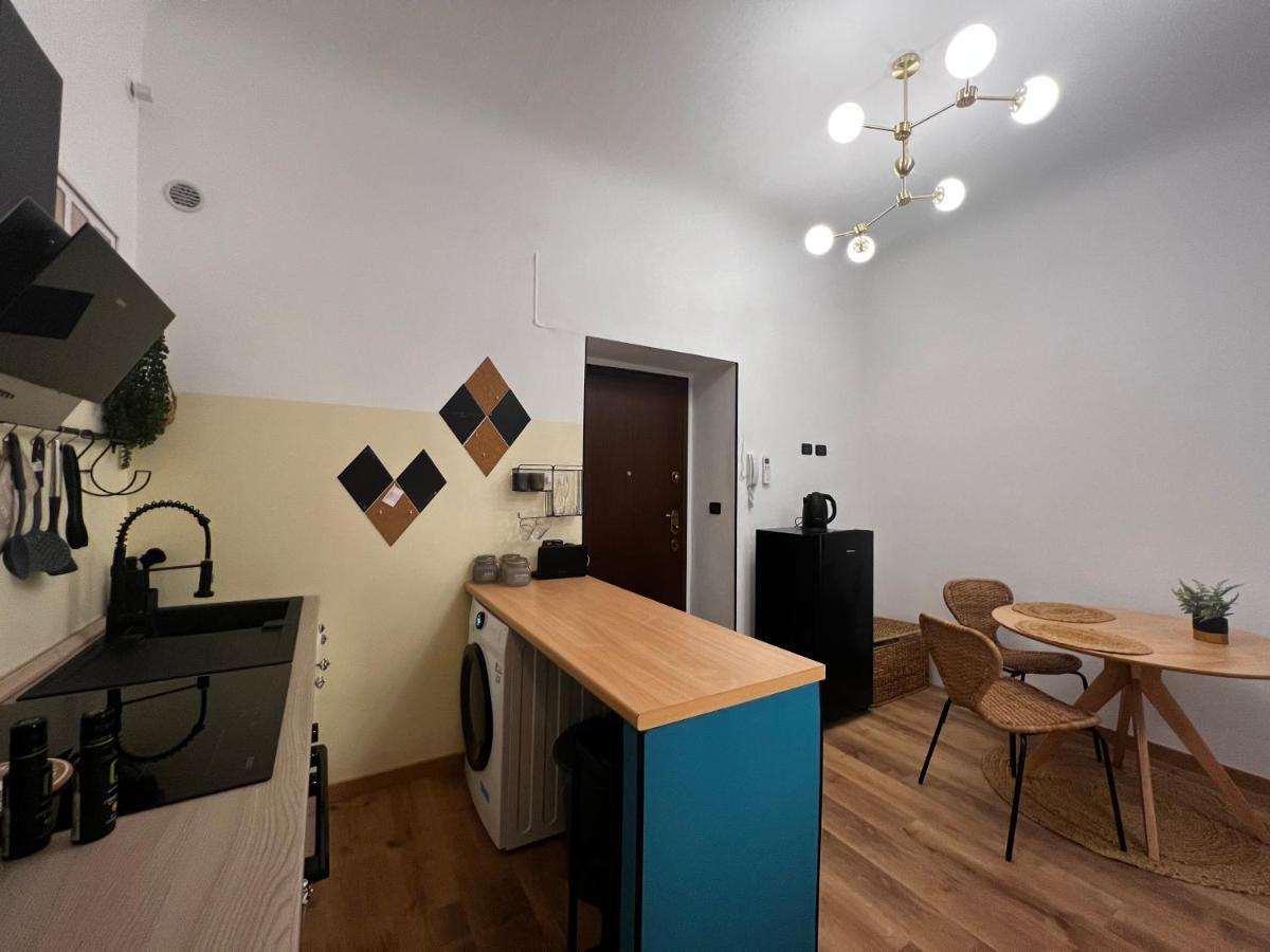 Regina Milano Ai Navigli - Sky Tv, Wifi And Breakfast Box Lägenhet Exteriör bild
