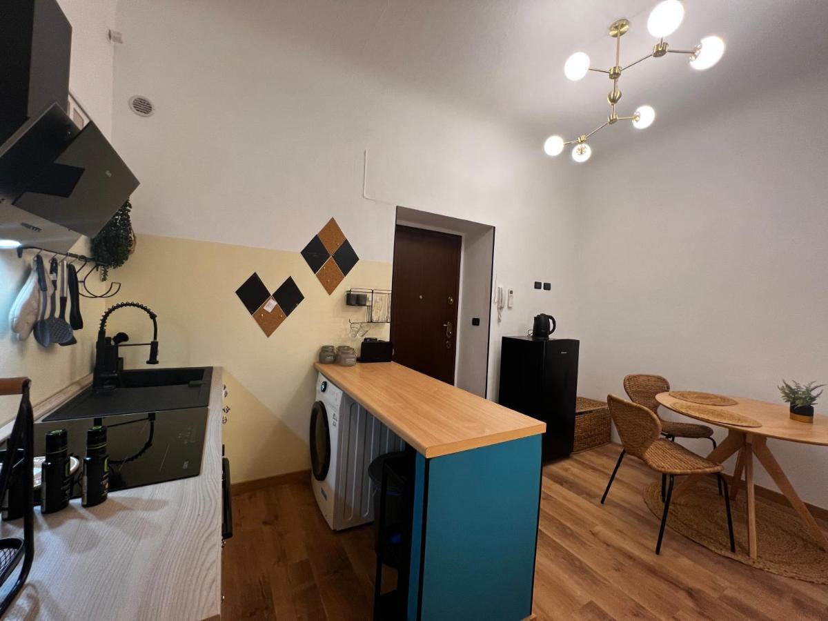 Regina Milano Ai Navigli - Sky Tv, Wifi And Breakfast Box Lägenhet Exteriör bild