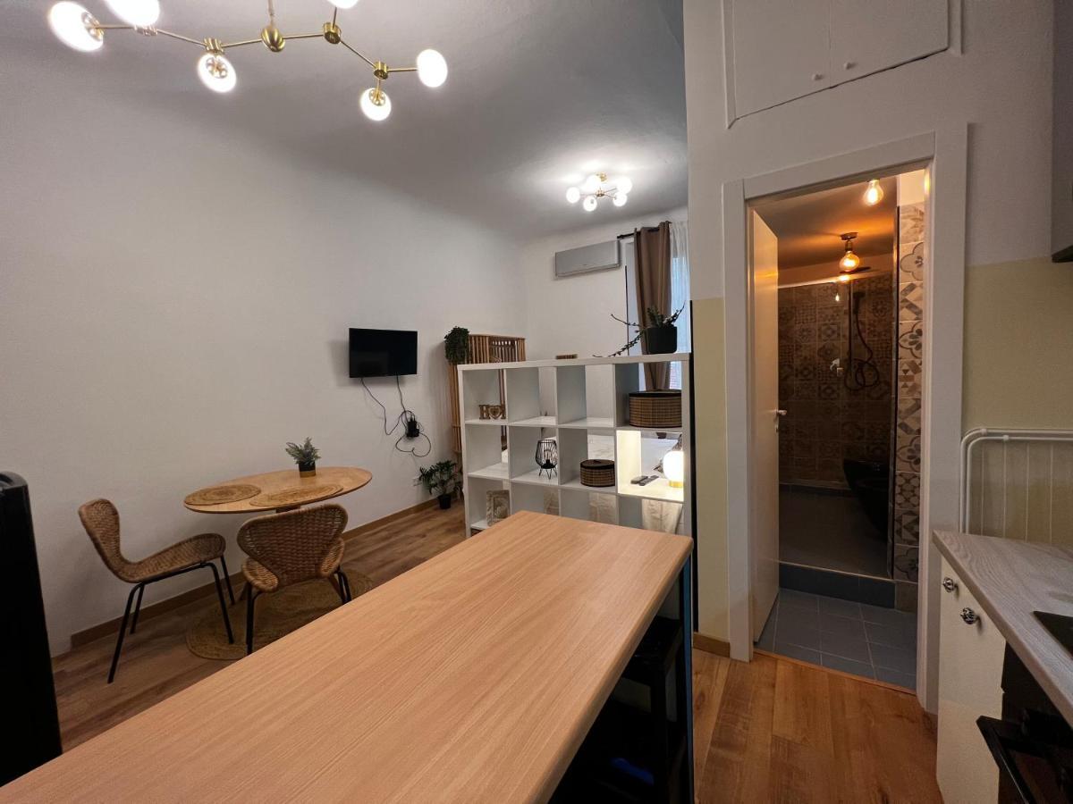 Regina Milano Ai Navigli - Sky Tv, Wifi And Breakfast Box Lägenhet Exteriör bild