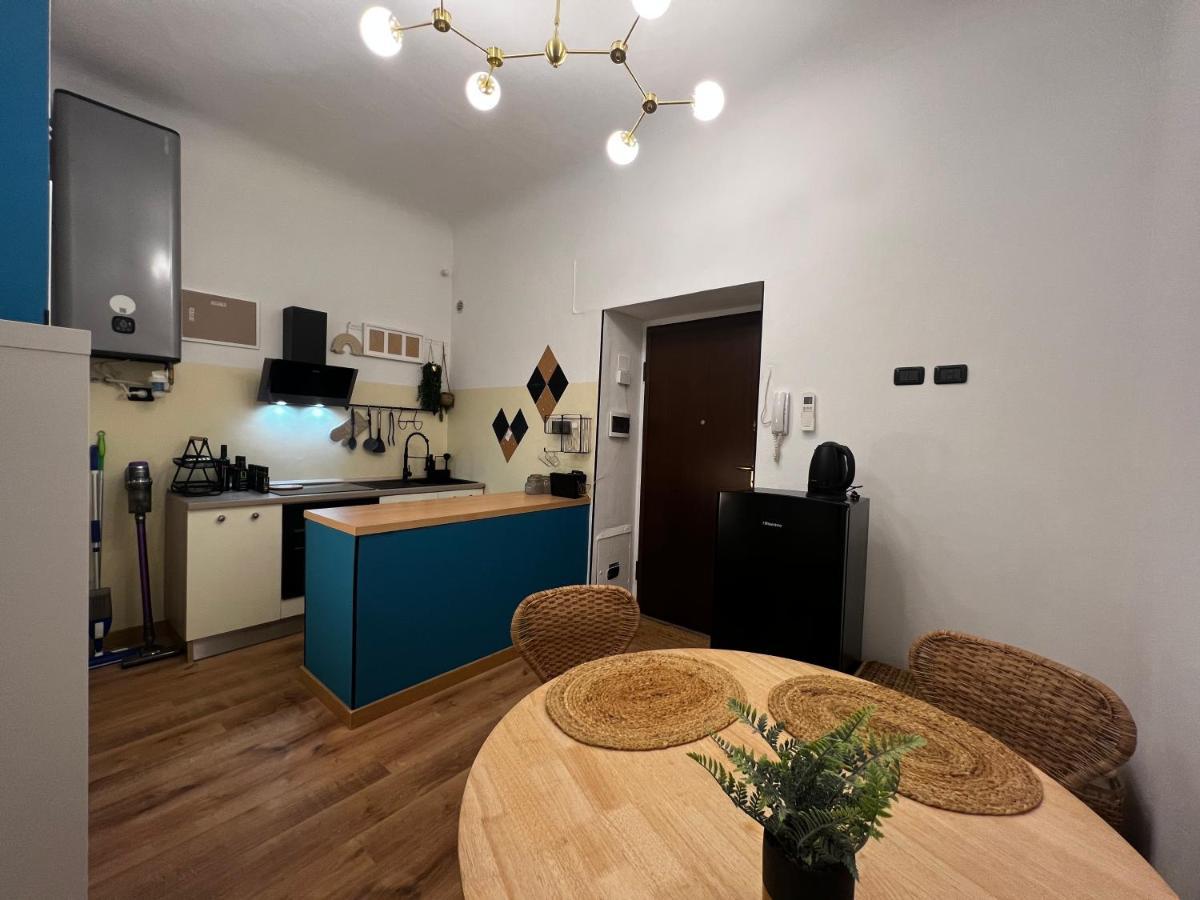 Regina Milano Ai Navigli - Sky Tv, Wifi And Breakfast Box Lägenhet Exteriör bild