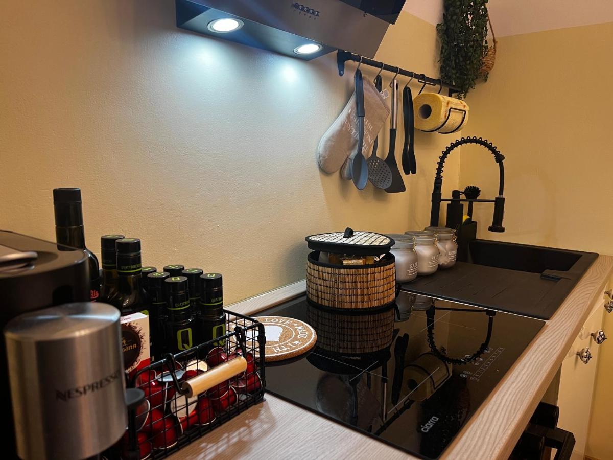Regina Milano Ai Navigli - Sky Tv, Wifi And Breakfast Box Lägenhet Exteriör bild